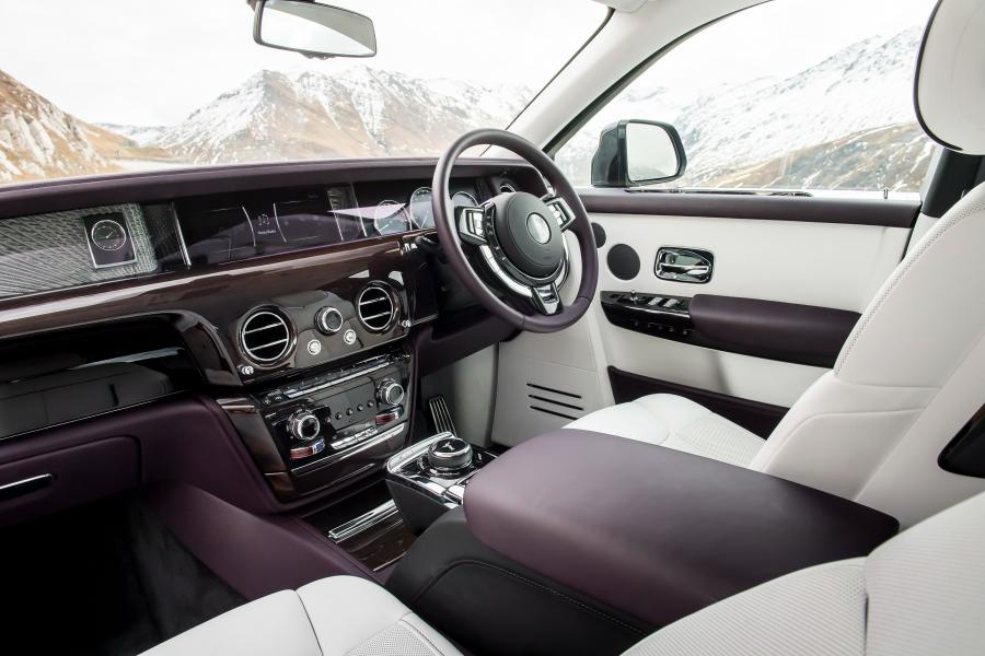 Торпедо Rolls-Royce Phantom EWB 2017 года  (UK) (фото 21 из 40)